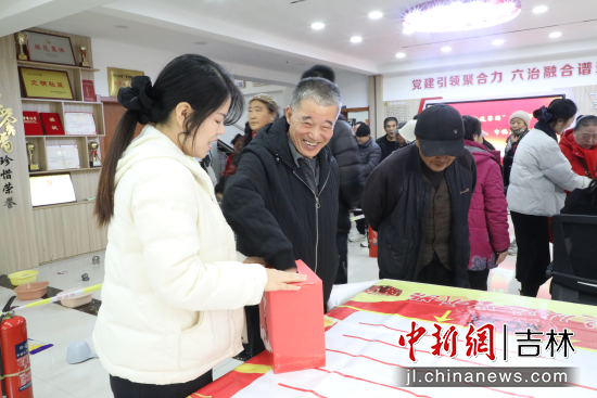 ���񅢼ӻ�ӬF(xi��n)���� ��ʯ��ί������/���D