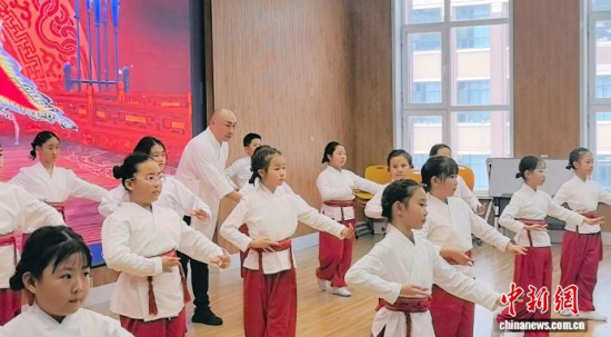 �����݆Tʷ����(qu��n)���ڽoС�W(xu��)�������n����ʯ���� �z