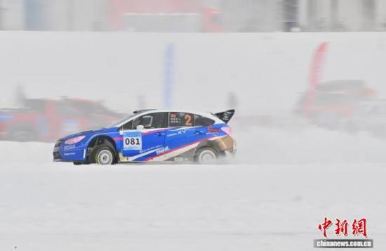 1��15���������L(zh��ng)����܇���ڱ�ѩِ���ϼ��Y�������� �z