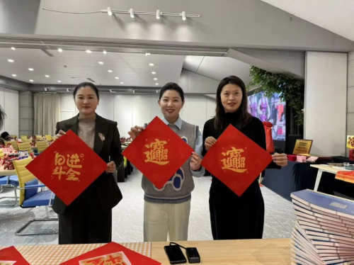 �쁆��(��һ)���O�(�Ҷ�)���(d��ng)�F(xi��n)��(ch��ng)��Ӱ