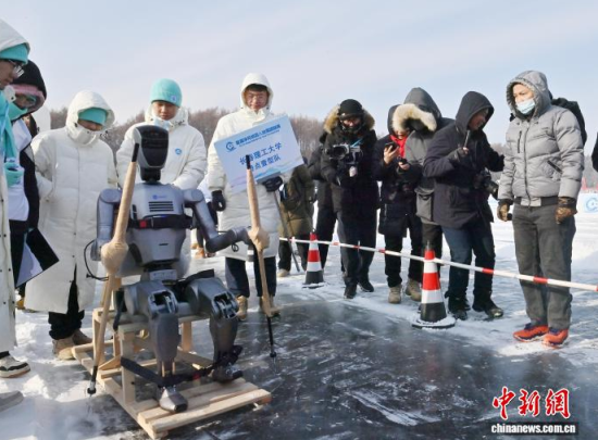 1��10���������L(zh��ng)����һ��(ch��ng)�C(j��)���˱�ѩِ�����C(j��)�������������ϓ]��(d��ng)ѩ�����ڱ����ϊ^����������������ӛ�� ���� �z