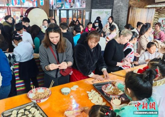 3��8�������ְ��D�����_˹�ο��w����ӡ��w���� �z