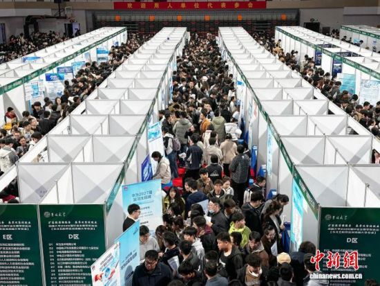 3��27�գ������L�������ִ�W��Ƹ�F(xi��n)��ʮ�ֻ𱬡����� �z